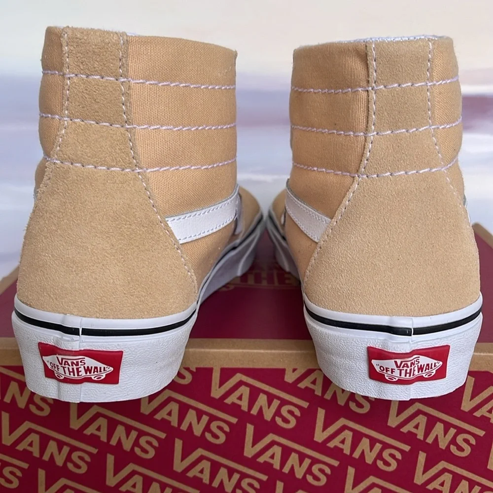 Vans Men’s Sk8-Hi Tapered
Color Theory Honey Peach
VN0A5KRUBLP
Sneakers - Picture 14 of 16